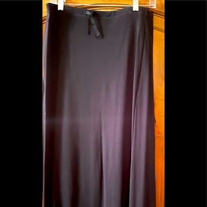 Below the knee tie waist, pull on, lightweight